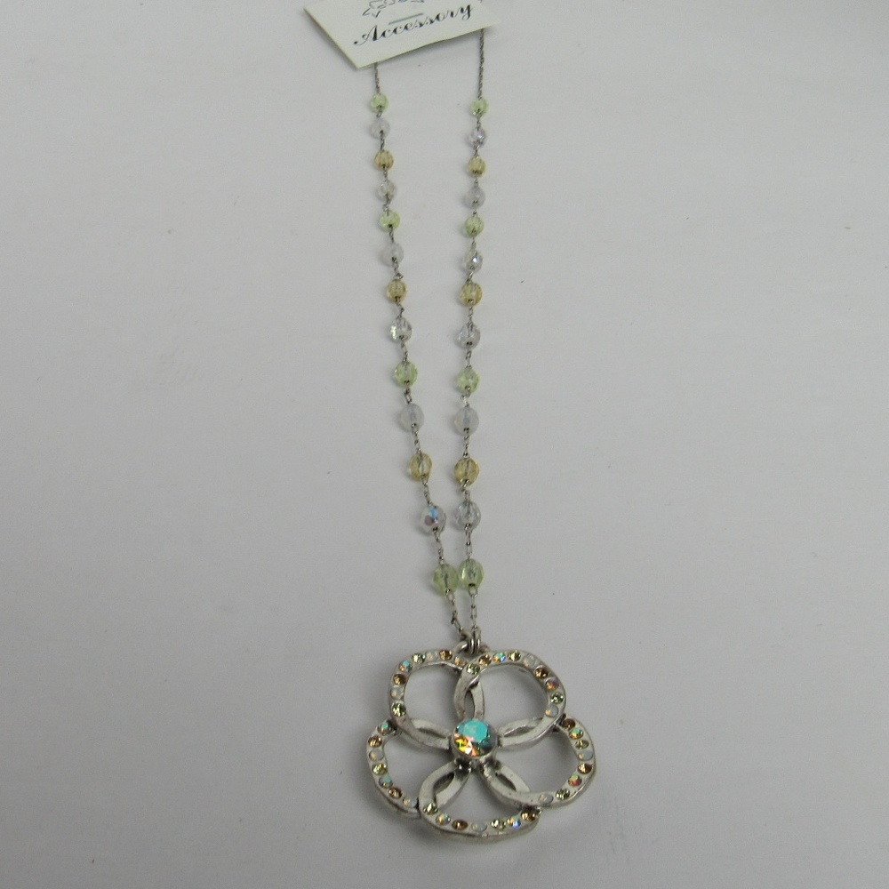 NWT Silver Green Floral Necklace